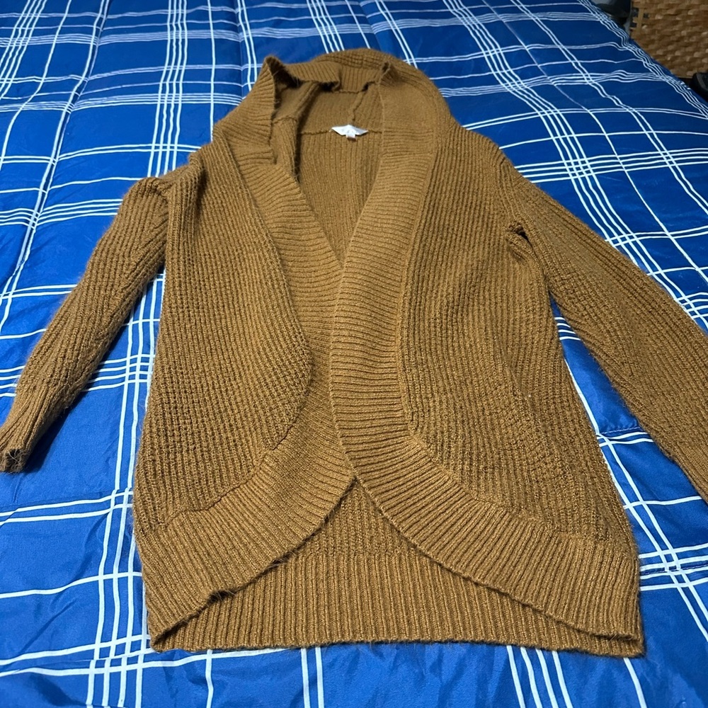 2 cardigan sweaters on very nice condition